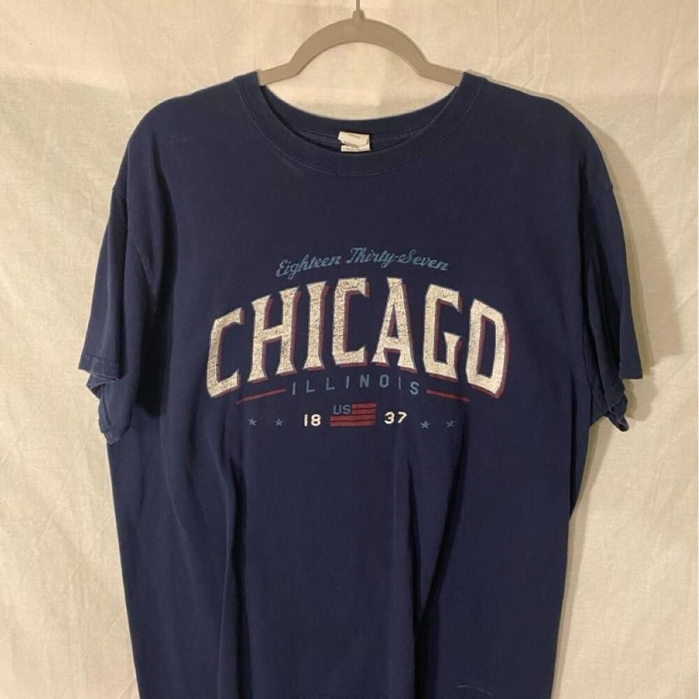 Gildan Men's Navy and Blue T-shirt